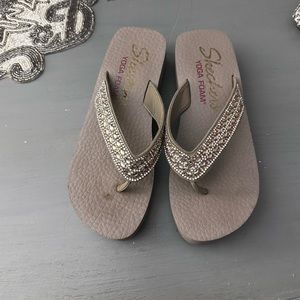 Sketchers yoga foam sparkle thongs